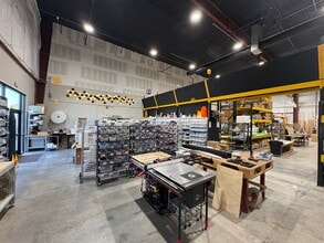 260 Grant Place, Lowell, AR to rent Interior Photo- Image 2 of 12