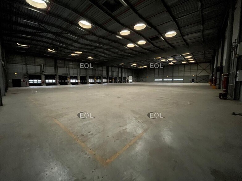 Industrial in Gennevilliers to rent - Interior Photo - Image 1 of 6