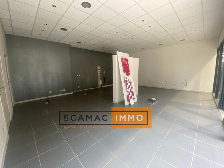 Retail in Marseille to rent - Interior Photo - Image 2 of 4