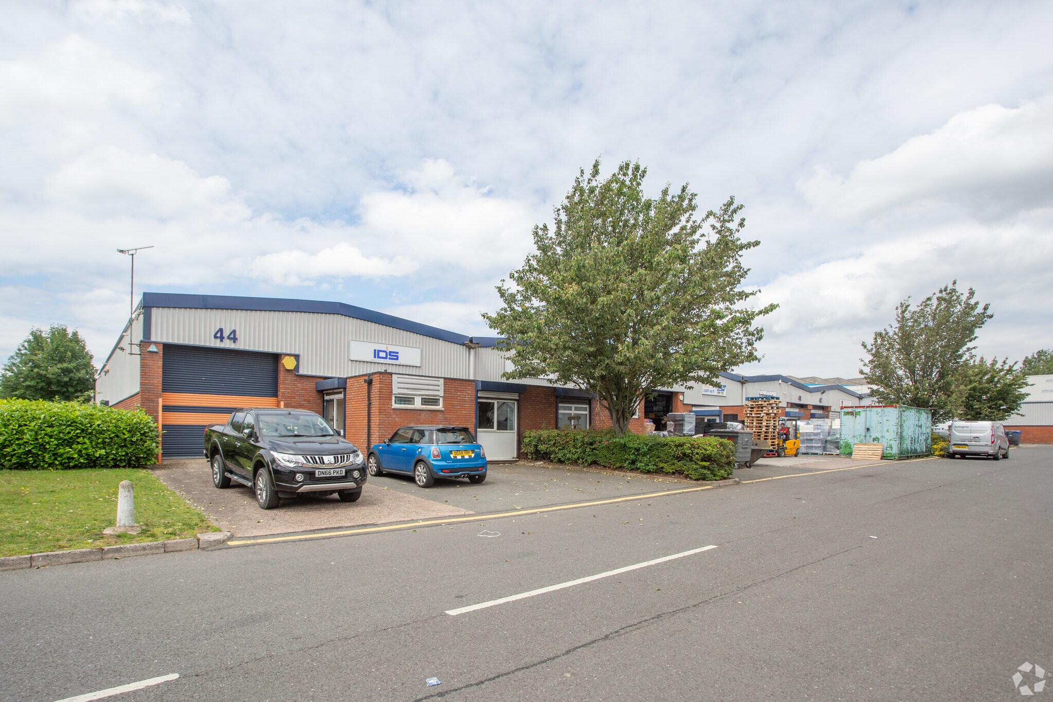 Kelvin Way, West Bromwich to rent Primary Photo- Image 1 of 3