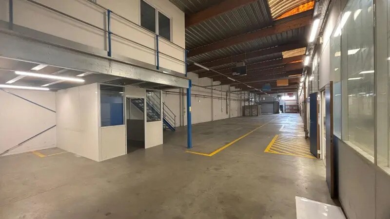 Industrial in Colombes to rent - Building Photo - Image 2 of 14