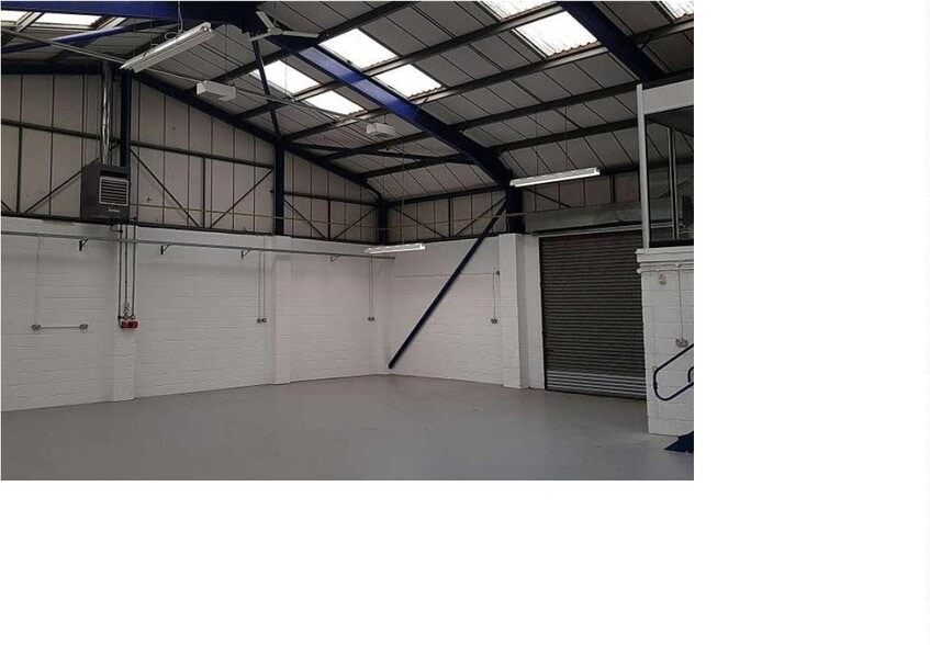 Unit 8 Canada Close, Banbury to rent - Building Photo - Image 3 of 6