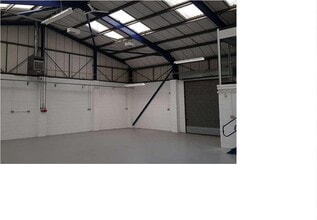 Unit 8 Canada Close, Banbury to rent Building Photo- Image 1 of 4