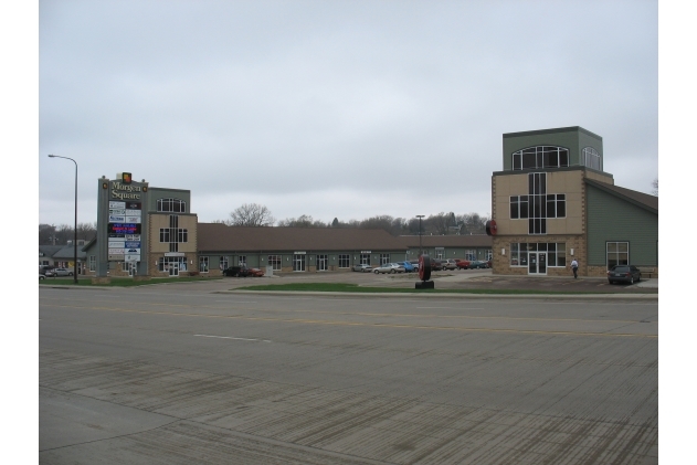 1101 S Broadway St, Yankton, SD for rent - Building Photo - Image 1 of 1