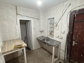 945 Oldham Rd, Manchester to rent Interior Photo- Image 1 of 2