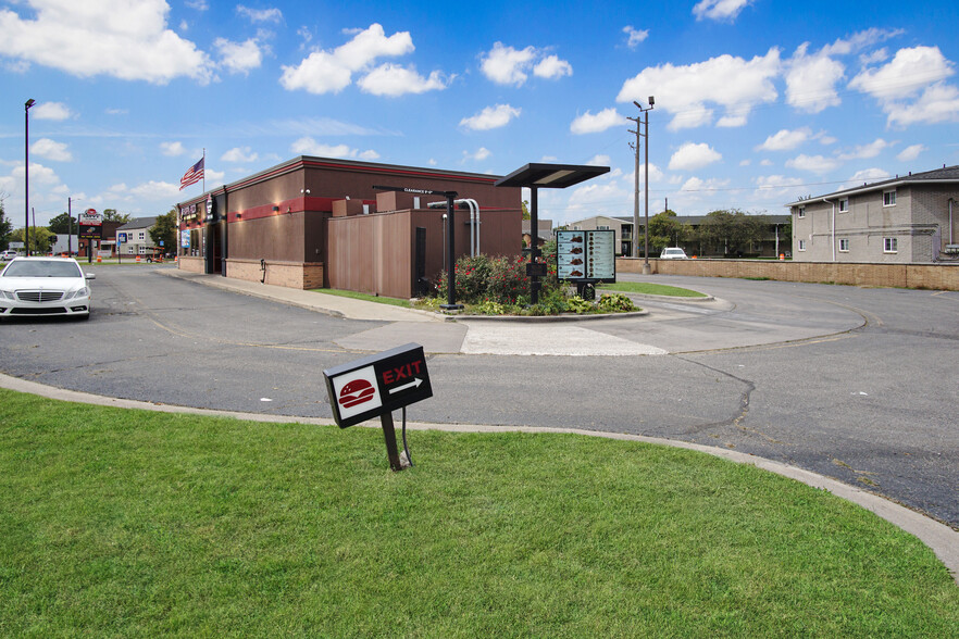 2630 Oakwood Blvd, Melvindale, MI for sale - Building Photo - Image 3 of 3