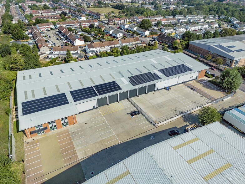 71-73 Bilton Way, Enfield to rent - Building Photo - Image 2 of 10