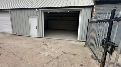 110A Parker St, Walsall to rent Building Photo- Image 1 of 6