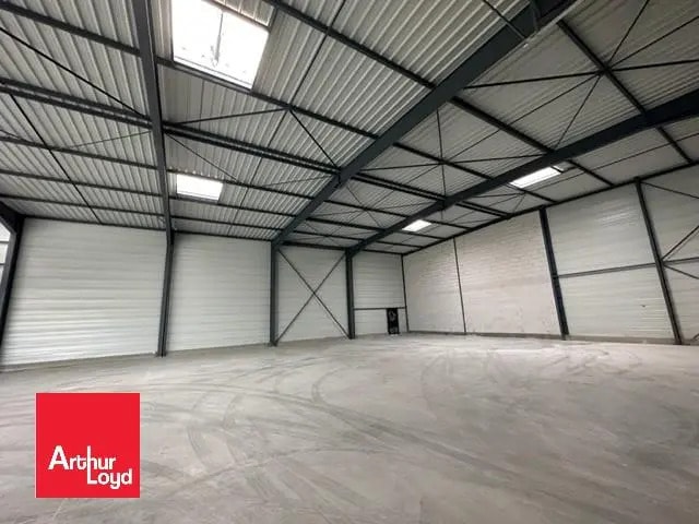 Location Local d'activités 347 m² - Photo 1