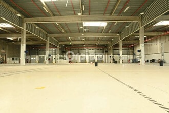 Light Industrial in Vénissieux to rent Interior Photo- Image 1 of 5