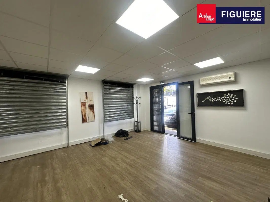 5 Voie D'Angleterre, Vitrolles to rent Building Photo- Image 1 of 7