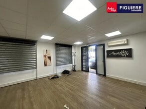 5 Voie D'Angleterre, Vitrolles to rent Building Photo- Image 1 of 7