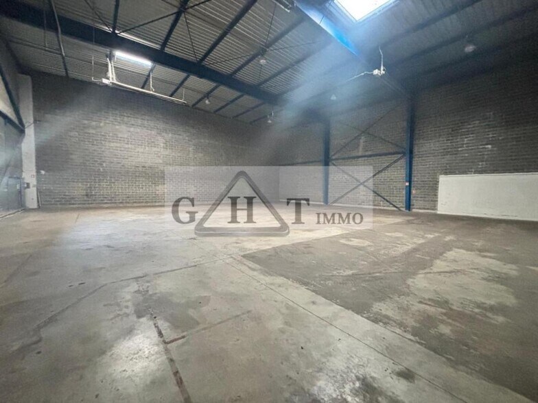 Industrial in Gennevilliers to rent - Building Photo - Image 2 of 10