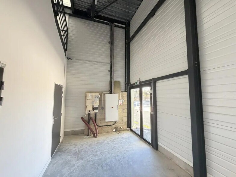 Industrial in Plaisir to rent - Interior Photo - Image 2 of 14