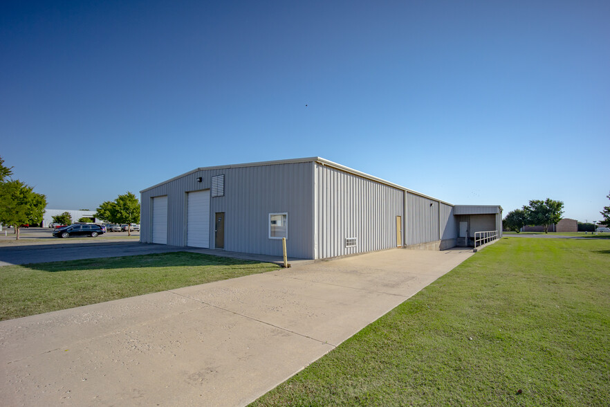 2701 Bart Conner Ct, Norman, OK for rent - Building Photo - Image 2 of 12