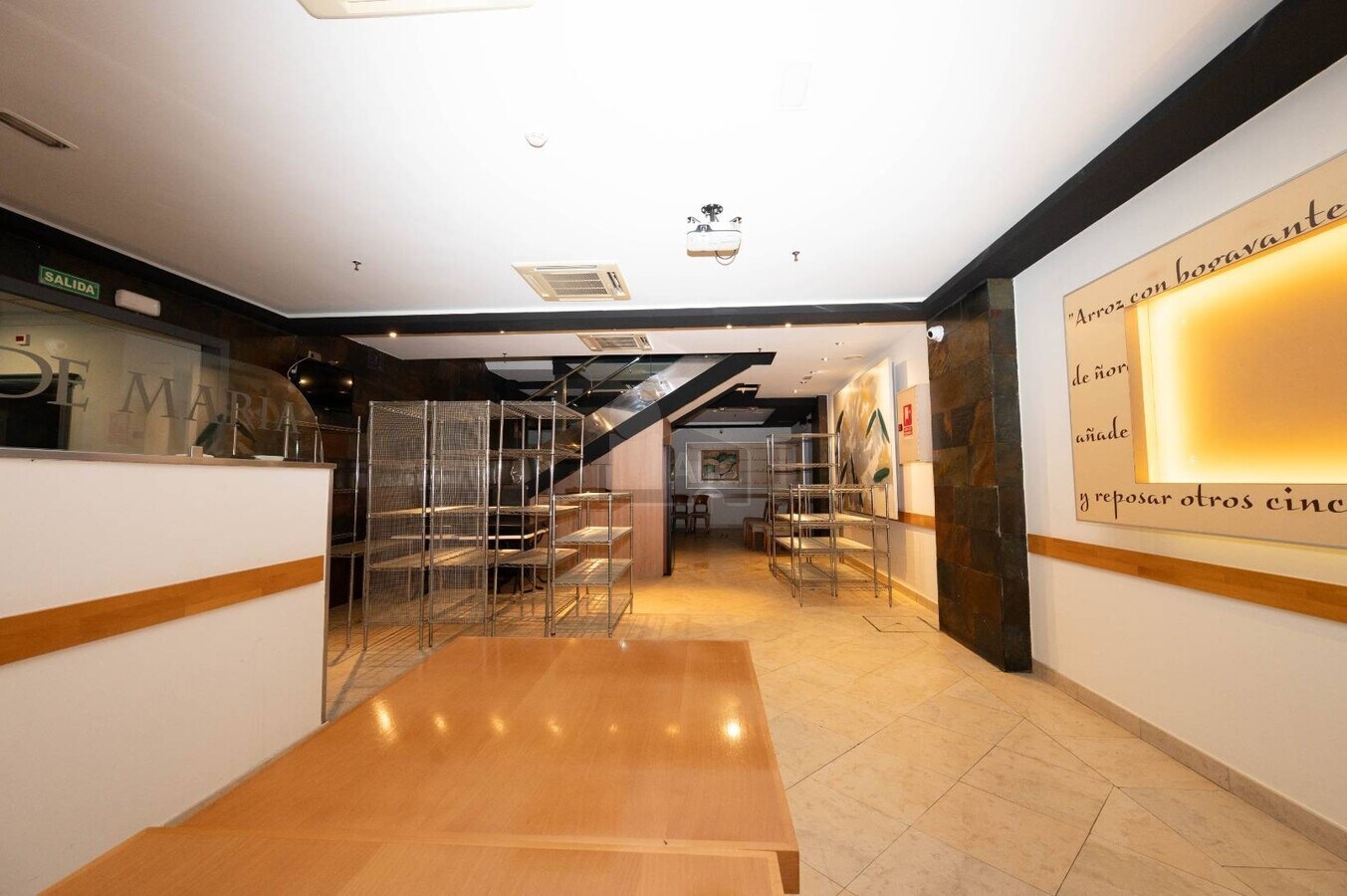Madrid, MAD 28027 - Unit 01 - - Interior Photo - Image 2 of 9