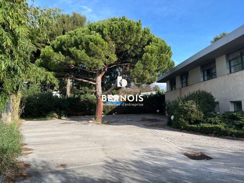 Office in La Seyne-sur-Mer to rent - Building Photo - Image 2 of 14