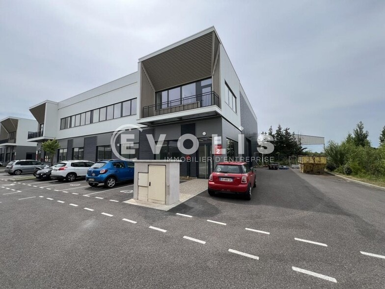 94 A Avenue Du Progrès, Chassieu to rent - Building Photo - Image 2 of 25