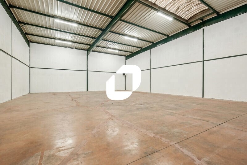 Light Industrial in Villepinte to rent - Interior Photo - Image 2 of 18