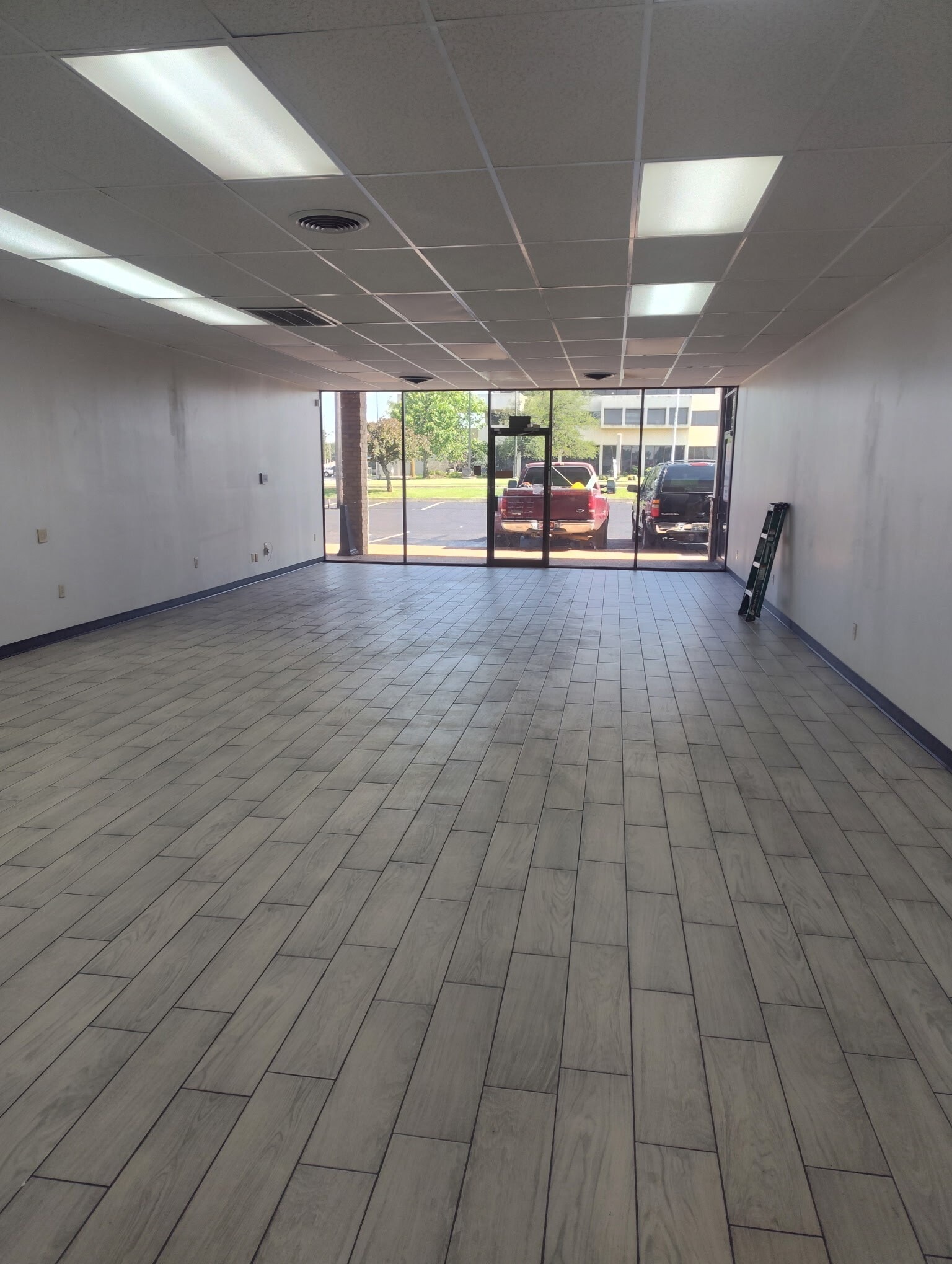 4605-4621 SE 29th St, Del City, OK to rent Interior Photo- Image 1 of 5