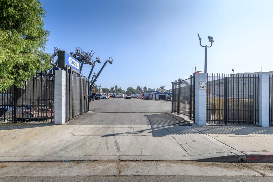 10232-10234 Glenoaks Blvd, Pacoima, CA for sale - Building Photo - Image 3 of 47