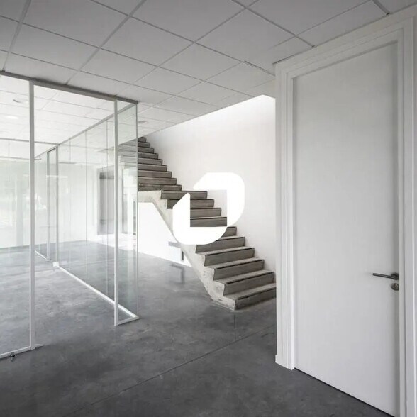 Office in Loos to rent - Interior Photo - Image 3 of 4