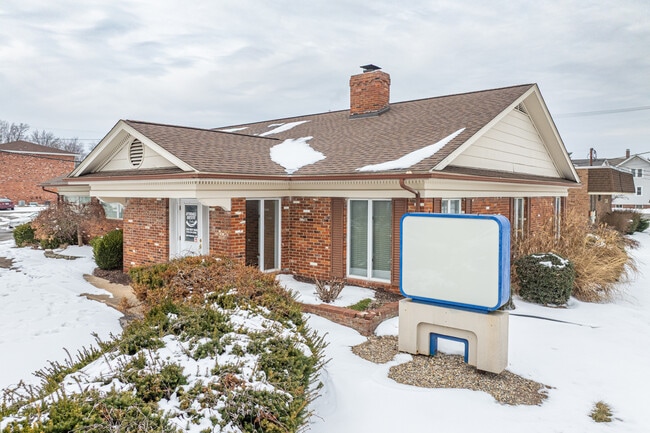 More details for 5300 W Main St, Belleville, IL - Office for Auction