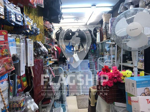 Retail in Boulogne-Billancourt to rent - Interior Photo - Image 3 of 4