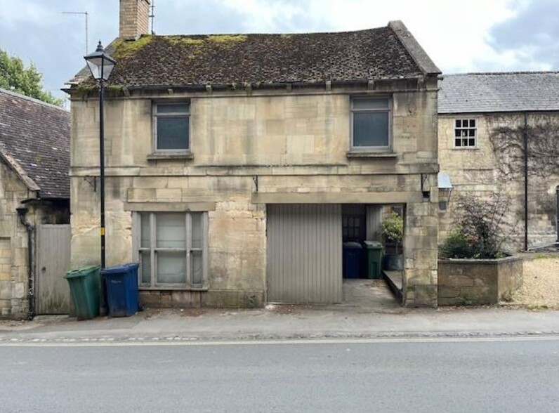 1 Queens Sq, Winchcombe for sale - Primary Photo - Image 1 of 1