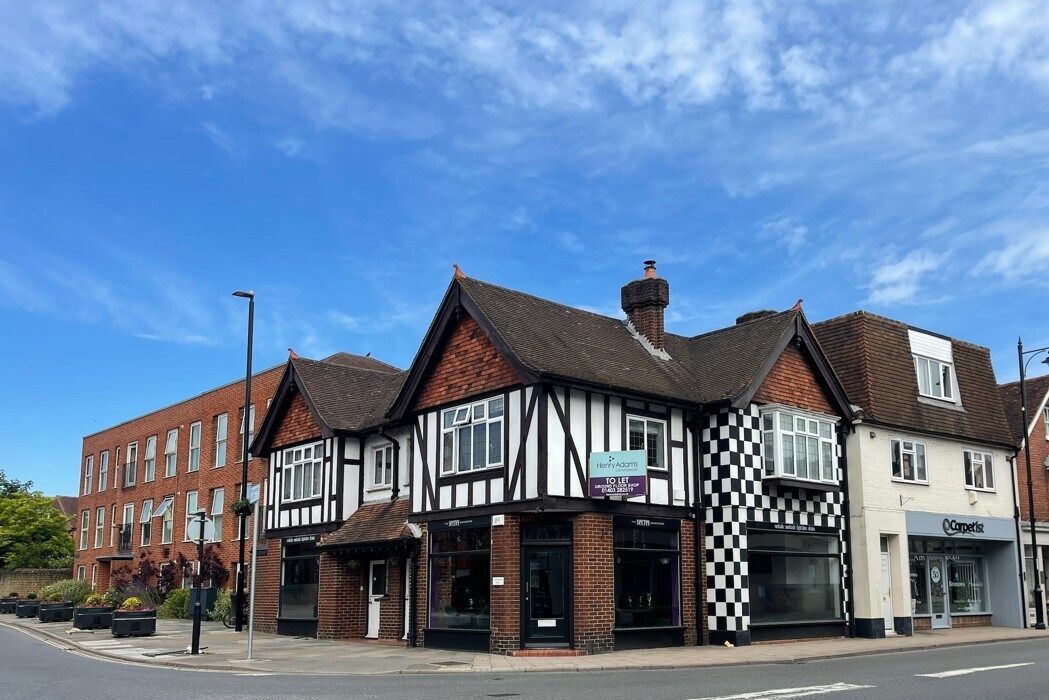 2 Petersfield Rd, Midhurst for sale Building Photo- Image 1 of 1