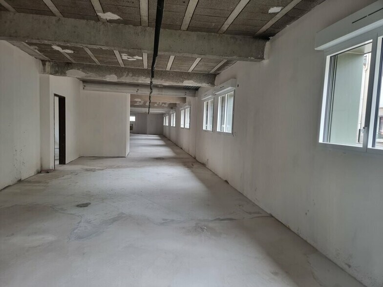 Light Industrial in Brétigny-sur-Orge to rent - Interior Photo - Image 3 of 9
