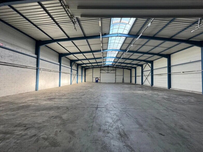 Light Industrial in Saint-Avold for sale - Interior Photo - Image 1 of 9