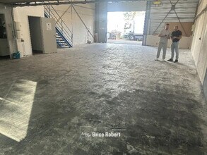 Light Industrial in Brignais to rent Interior Photo- Image 1 of 5