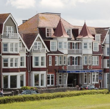 Narrowcliff, Newquay for sale Primary Photo- Image 1 of 1