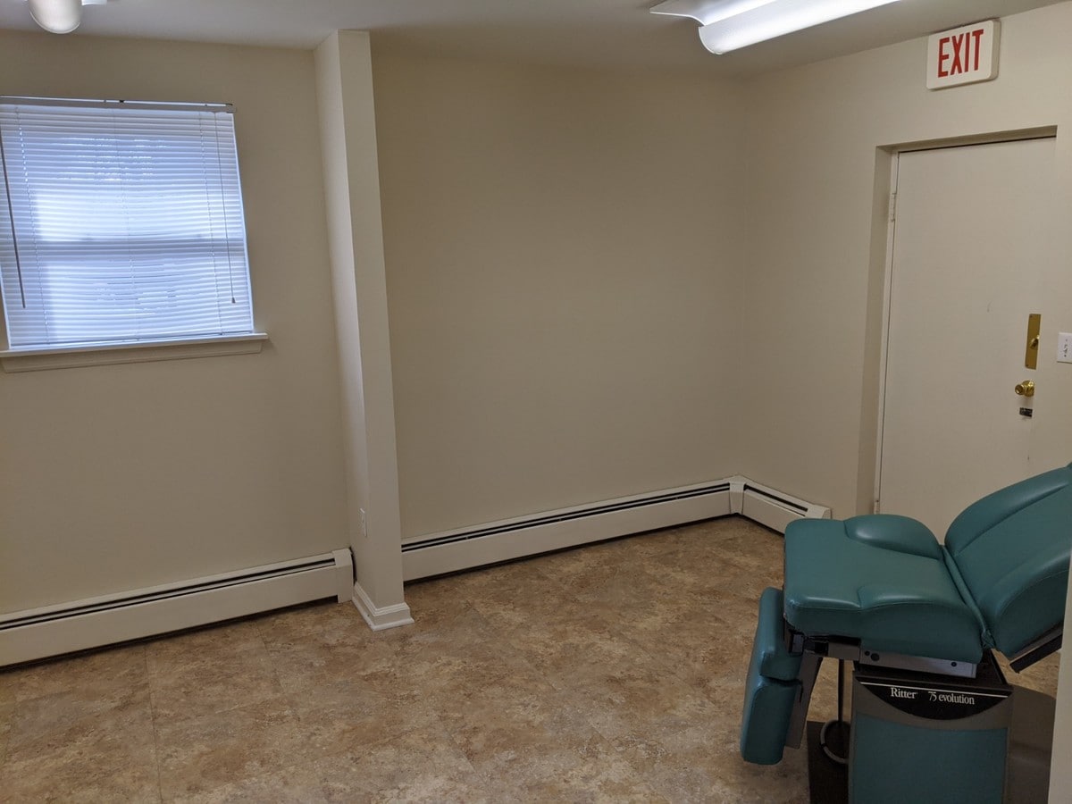 215217 Old Hook Rd, Westwood 07675 UK