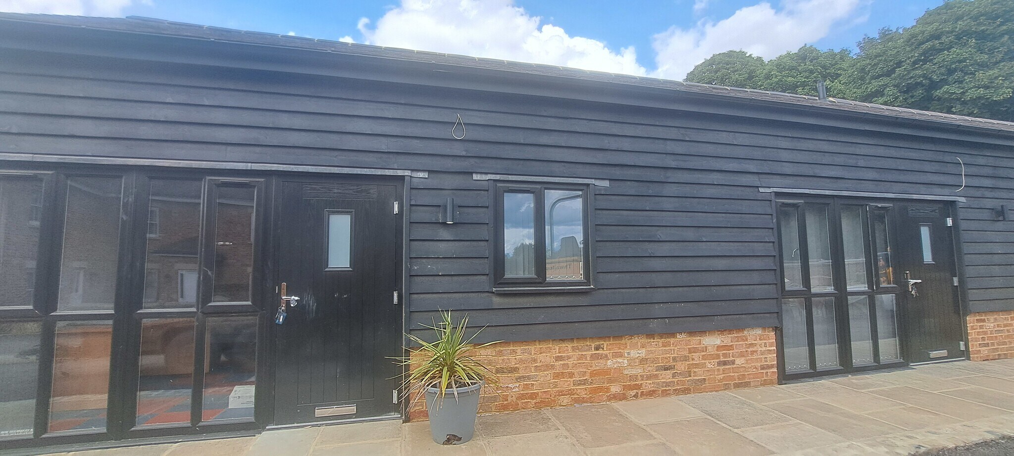 Old Linslade Rd, Leighton Buzzard to rent Primary Photo- Image 1 of 4