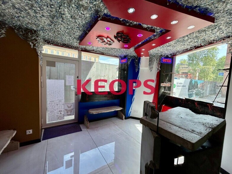 Retail in Toulouse to rent - Interior Photo - Image 3 of 11