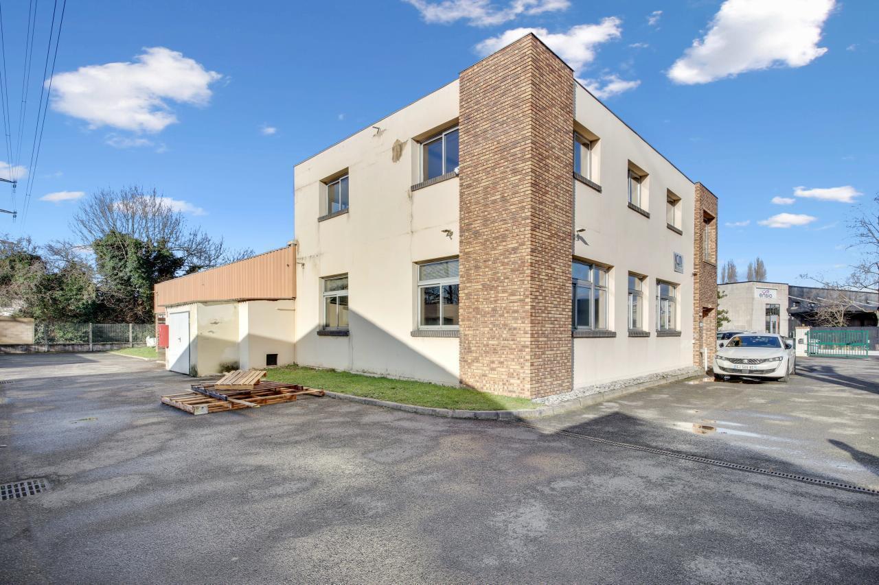 Light Industrial in Palaiseau for sale Building Photo- Image 1 of 16