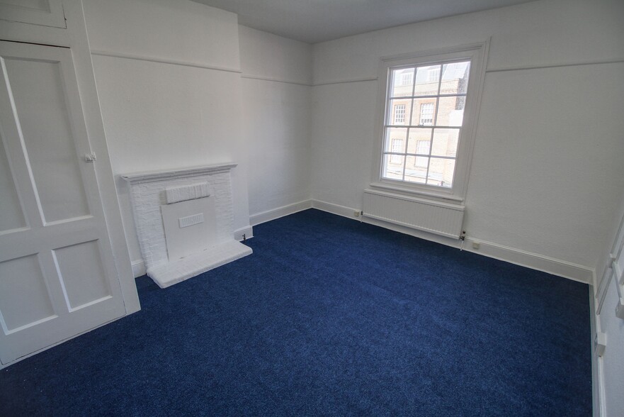 164 High St, Dorking for rent - Building Photo - Image 1 of 4