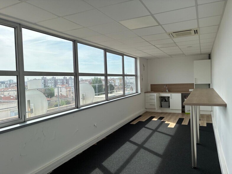 Office in Alfortville to rent - Interior Photo - Image 2 of 9