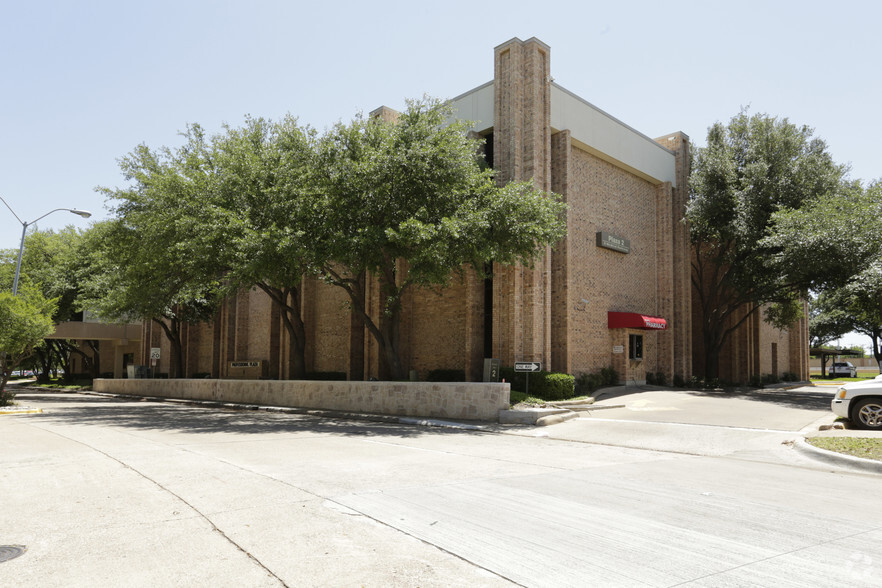 8 Medical Pky, Farmers Branch, TX for rent - Building Photo - Image 1 of 3