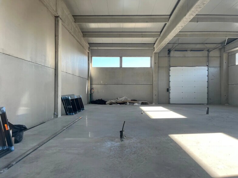 Light Industrial in Puget-sur-Argens for sale - Building Photo - Image 2 of 5