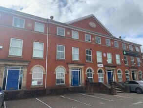 Park Rd, Manchester to rent Building Photo- Image 1 of 5