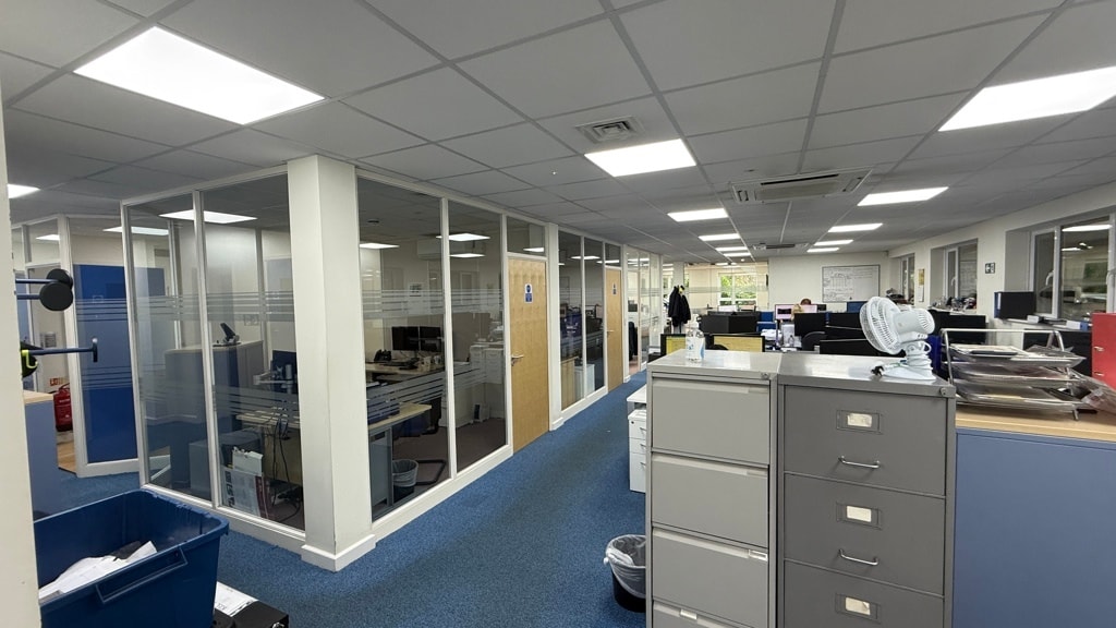 25-28 Station Clos, Potters Bar, HRT EN6 1TL - Unit 28 - - Interior Photo - Image 2 of 2