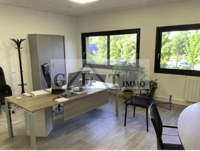 Industrial in Villeneuve-la-Garenne to rent - Interior Photo - Image 3 of 3