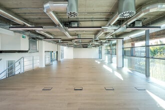 42 Gloucester Ave, London to rent Interior Photo- Image 1 of 13