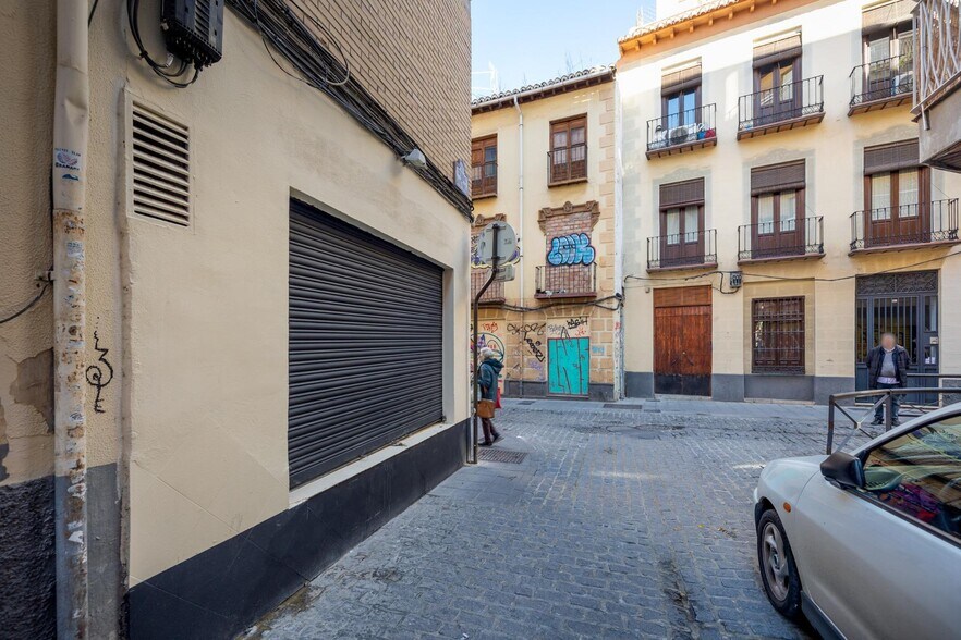 Retail in Granada for sale - Building Photo - Image 2 of 25