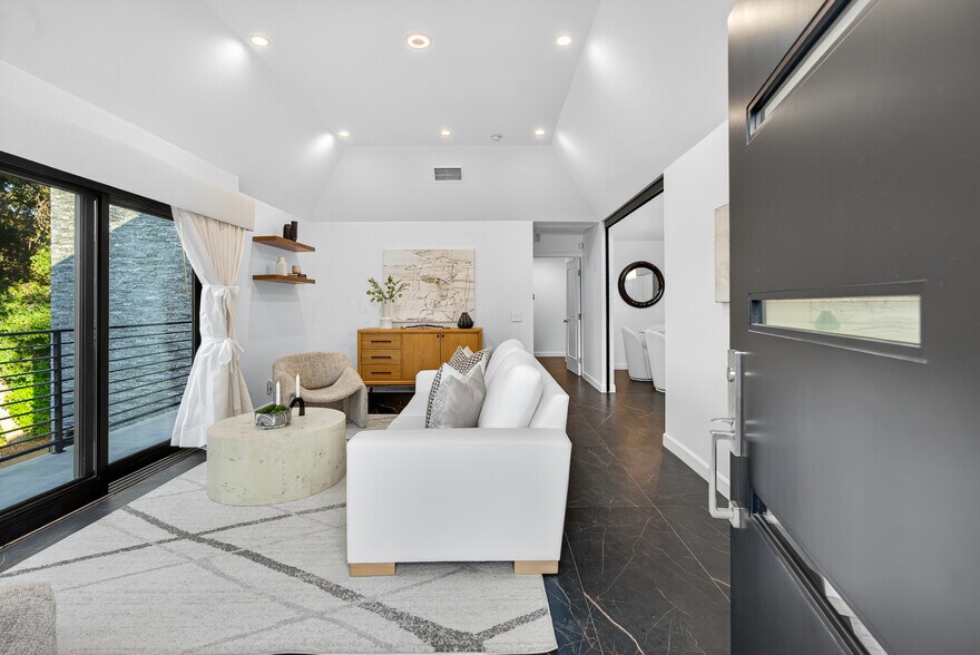 McGroarty Estates portfolio of 3 properties for sale on LoopNet.co.uk - Building Photo - Image 3 of 125