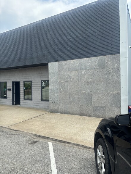 4 Courthouse Sq, Byrdstown, TN for sale - Building Photo - Image 1 of 1