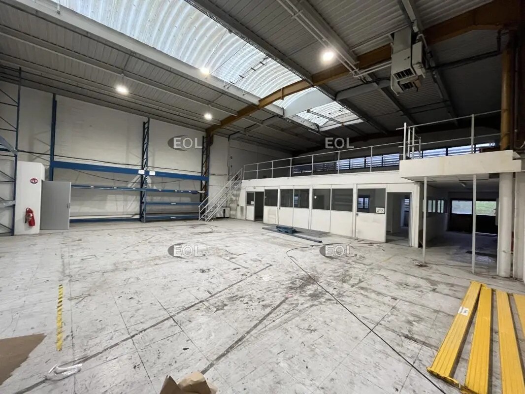 Light Industrial in Plaisir to rent Interior Photo- Image 1 of 4